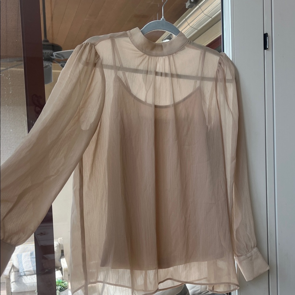 Beautiful WMNS SHEER BLOUSE w/BALLOON SLEEVE and detailed buttons in BEIGE SIZE6